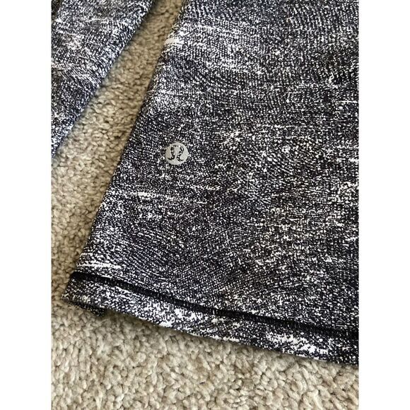 Lululemon hoodie, lightweight.‎ Pull over size 6. - Picture 4 of 5